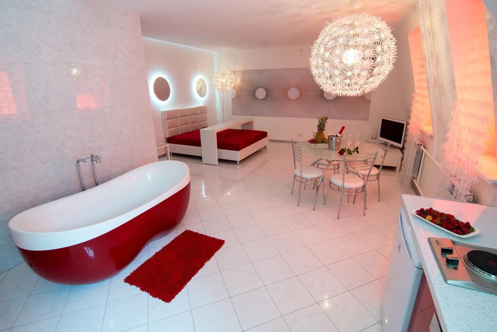 Dragomir Apartments Tsjerkasy Kamer foto